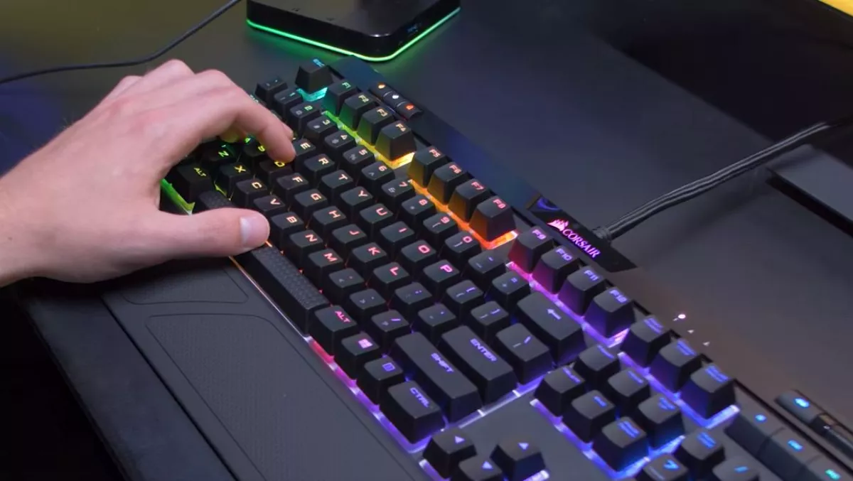 Teclado Gaming Corsair STRAFE RGB MK.2, Cherry MX Silent, USB 2.0