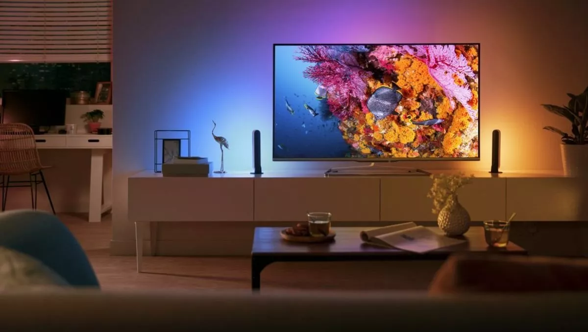 Melodrama Digitaal Aanzetten Philips Hue Play adds ambient lighting to movies, music, and games