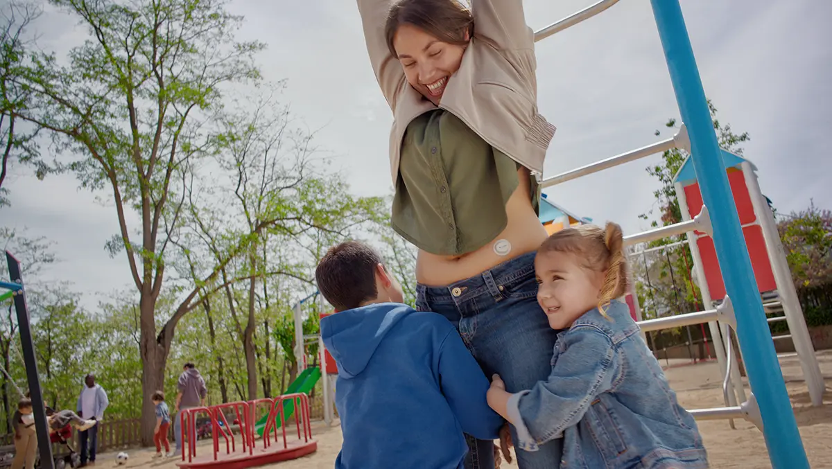 Mom at playground 002